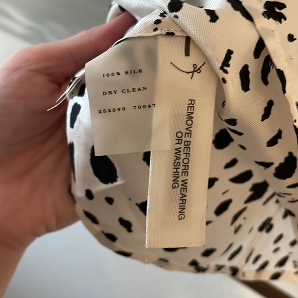 Ann Taylor Silk Blouse- Puff Sleeve, Animal Print (Size 10) - Picture 6 of 13